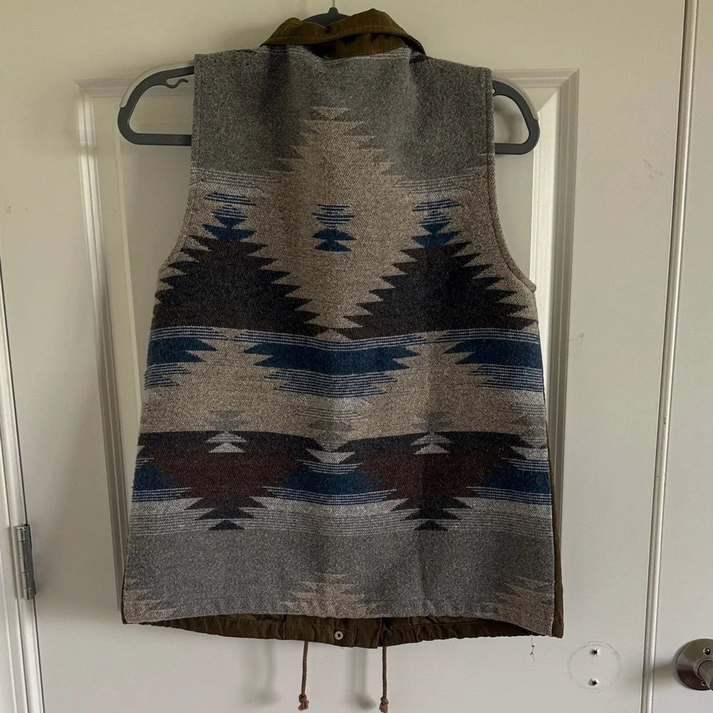 Entro Olive Green Sleeveless Aztec Utility Vest Small
